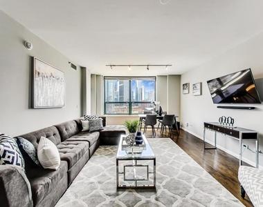 400 W Ontario Street - Photo Thumbnail 2