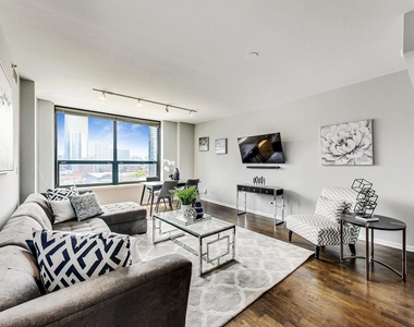 400 W Ontario Street - Photo Thumbnail 1