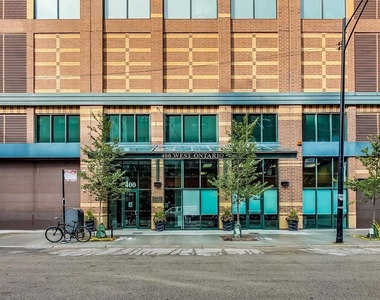 400 W Ontario Street - Photo Thumbnail 23