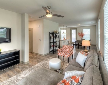 668 E Algonquin Road - Photo Thumbnail 1