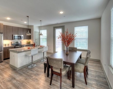 668 E Algonquin Road - Photo Thumbnail 3