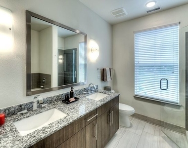 668 E Algonquin Road - Photo Thumbnail 5