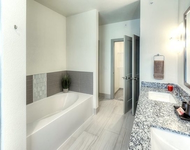 668 E Algonquin Road - Photo Thumbnail 6
