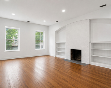 6914 N Sheridan Road - Photo Thumbnail 1