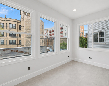 6914 N Sheridan Road - Photo Thumbnail 9