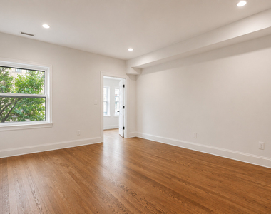 6914 N Sheridan Road - Photo Thumbnail 9