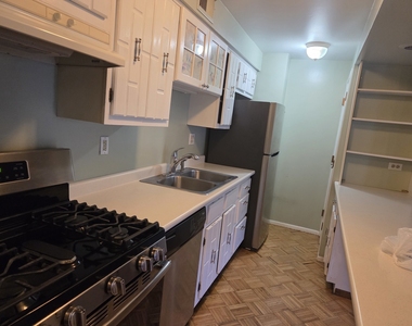 528 E Main Street - Photo Thumbnail 6