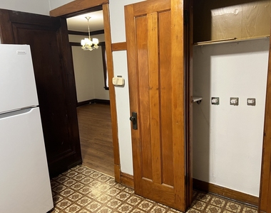 5904 W Berteau Avenue - Photo Thumbnail 10