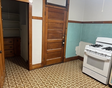5904 W Berteau Avenue - Photo Thumbnail 8
