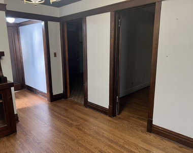 5904 W Berteau Avenue - Photo Thumbnail 4