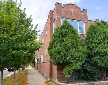 5904 W Berteau Avenue - Photo Thumbnail 15