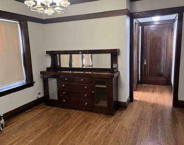 5904 W Berteau Avenue - Photo Thumbnail 3