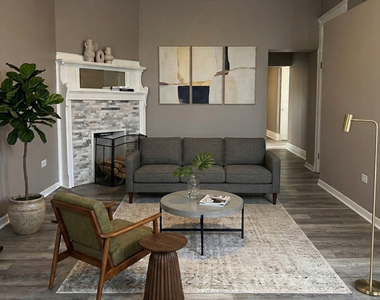 4340 S Berkeley Avenue - Photo Thumbnail 2