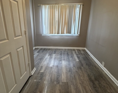 4340 S Berkeley Avenue - Photo Thumbnail 13