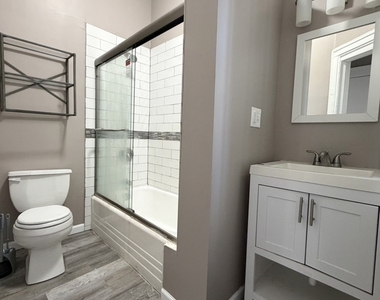4340 S Berkeley Avenue - Photo Thumbnail 3