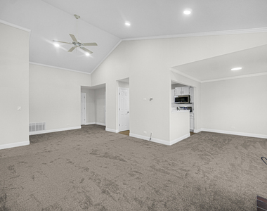 607 Berkley Court - Photo Thumbnail 6