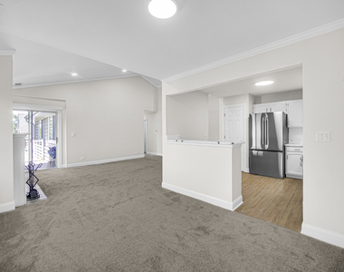 607 Berkley Court - Photo Thumbnail 8