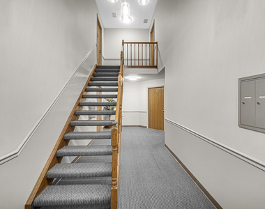 607 Berkley Court - Photo Thumbnail 3