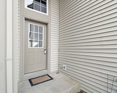 409 Metropolitan Street - Photo Thumbnail 1