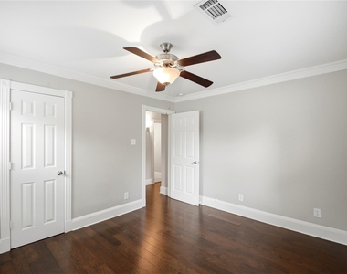 2207 Saxon Drive - Photo Thumbnail 27