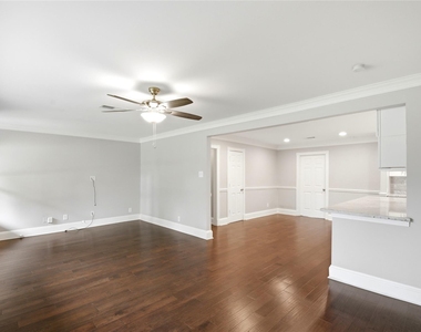 2207 Saxon Drive - Photo Thumbnail 7