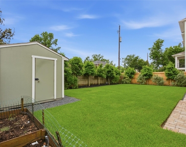 2207 Saxon Drive - Photo Thumbnail 30