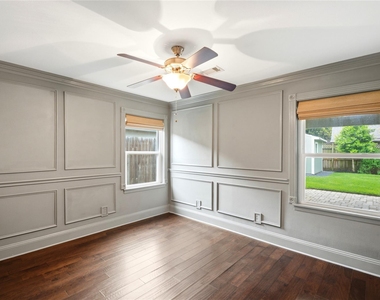 2207 Saxon Drive - Photo Thumbnail 24