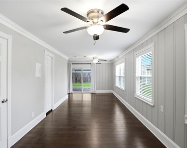 2207 Saxon Drive - Photo Thumbnail 16
