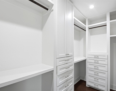 2207 Saxon Drive - Photo Thumbnail 21