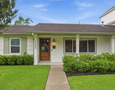 2207 Saxon Drive - Photo Thumbnail 4