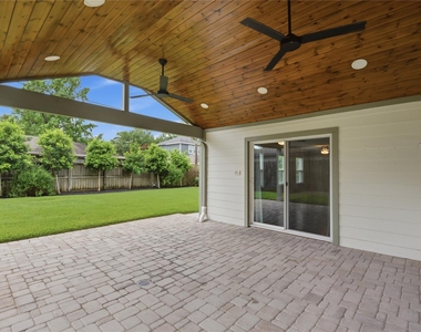 2207 Saxon Drive - Photo Thumbnail 29