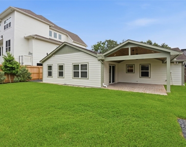 2207 Saxon Drive - Photo Thumbnail 32