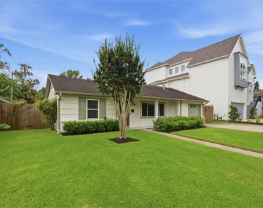2207 Saxon Drive - Photo Thumbnail 3