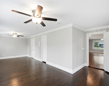 2207 Saxon Drive - Photo Thumbnail 17