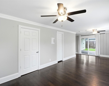 2207 Saxon Drive - Photo Thumbnail 15