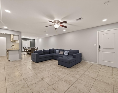 5333 Richmond Avenue - Photo Thumbnail 3