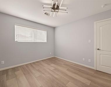 5333 Richmond Avenue - Photo Thumbnail 10