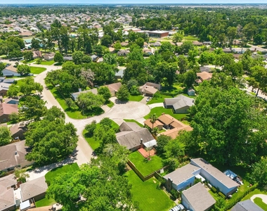 17511 Favor Bend Court - Photo Thumbnail 2