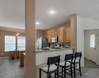 2507 Rustic Trail Lane - Photo Thumbnail 4