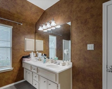 2507 Rustic Trail Lane - Photo Thumbnail 9