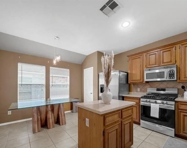 2507 Rustic Trail Lane - Photo Thumbnail 2