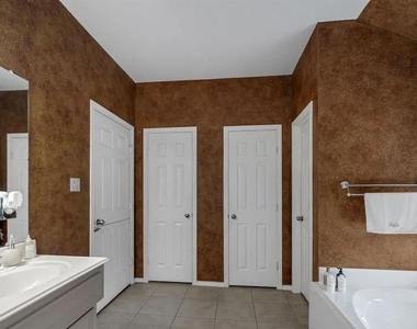 2507 Rustic Trail Lane - Photo Thumbnail 10