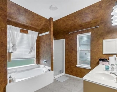 2507 Rustic Trail Lane - Photo Thumbnail 8