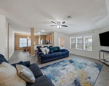 2507 Rustic Trail Lane - Photo Thumbnail 6