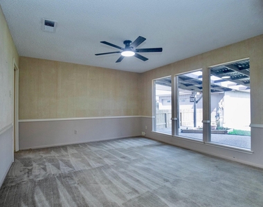 3903 Kiamesha Drive - Photo Thumbnail 11