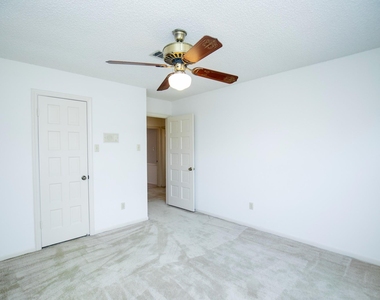 3903 Kiamesha Drive - Photo Thumbnail 28