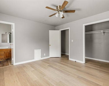 223 Rush Creek Lane - Photo Thumbnail 9