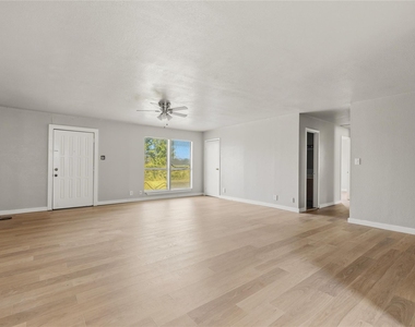 223 Rush Creek Lane - Photo Thumbnail 7