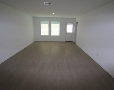 6245 Alder Creek Drive - Photo Thumbnail 4