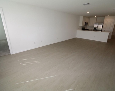 6245 Alder Creek Drive - Photo Thumbnail 5
